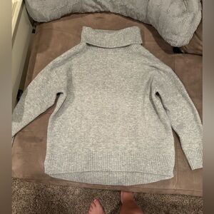 Old Navy Women’s Light Grey Sweater